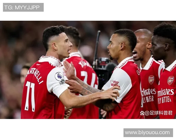 足球明星在赛场上的精彩瞬间第三视角全景展示让你身临其境感受激情与荣耀